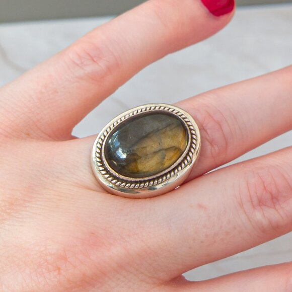 Large Labradorite Cabochon Ring • 925 Silver - Picture 1 of 4